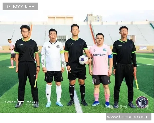 足球明星亲自赠送球衣给热情球迷感动瞬间引发热烈反响